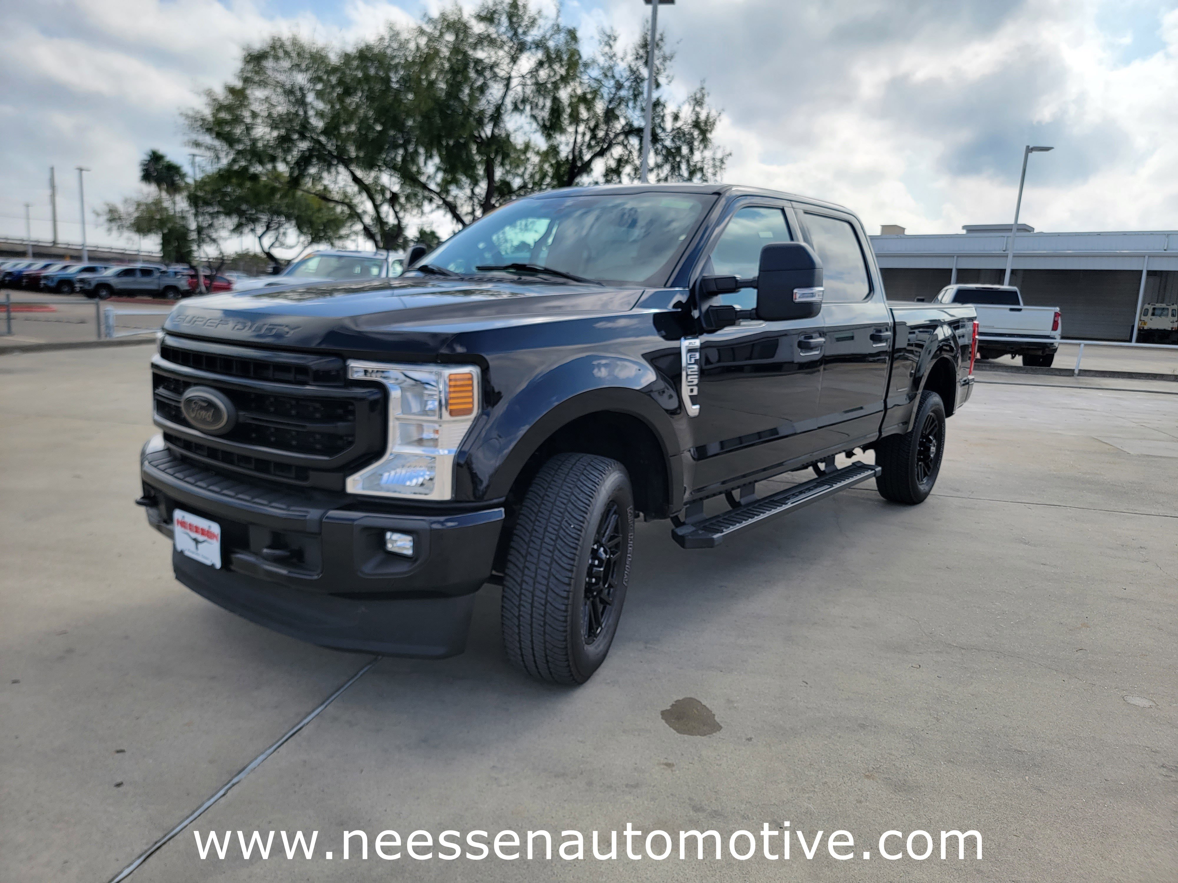Used 2022 Ford F250 XLT w/ Black Appearance Package image 3