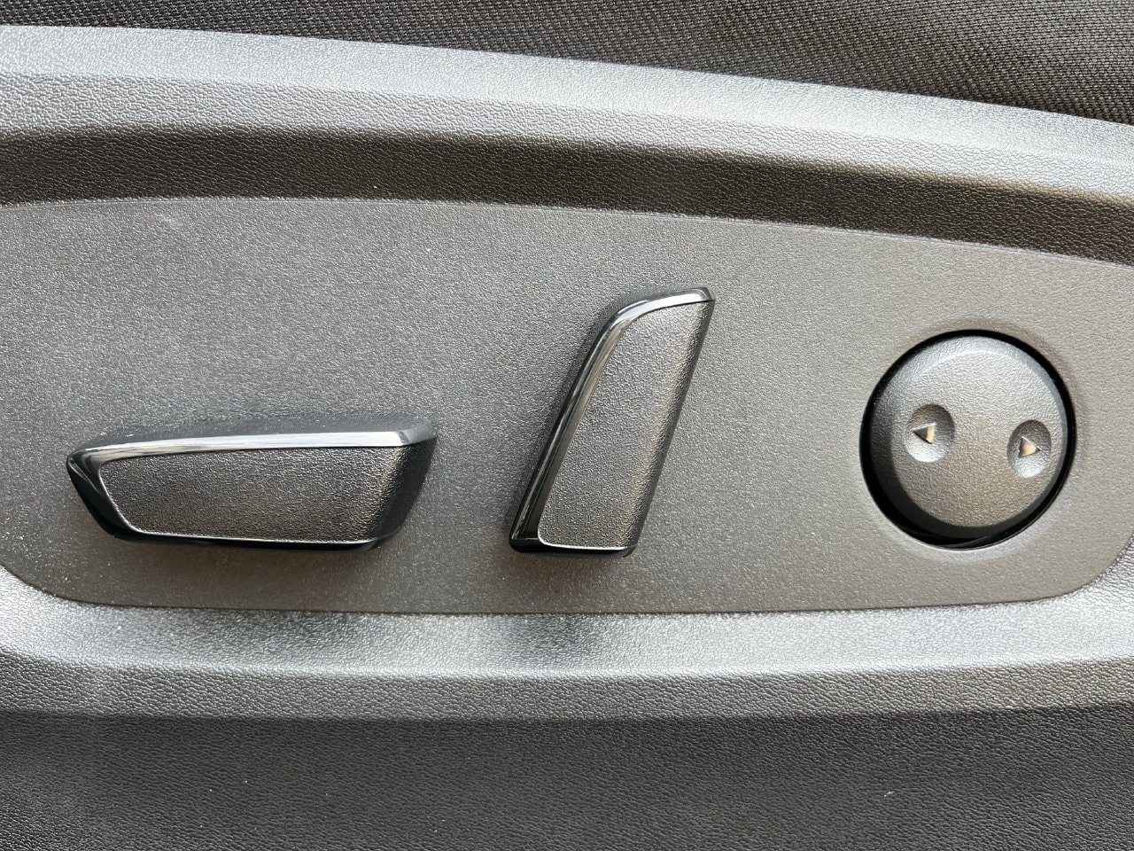 Used 2026 Nissan Pathfinder SV FWD image 23