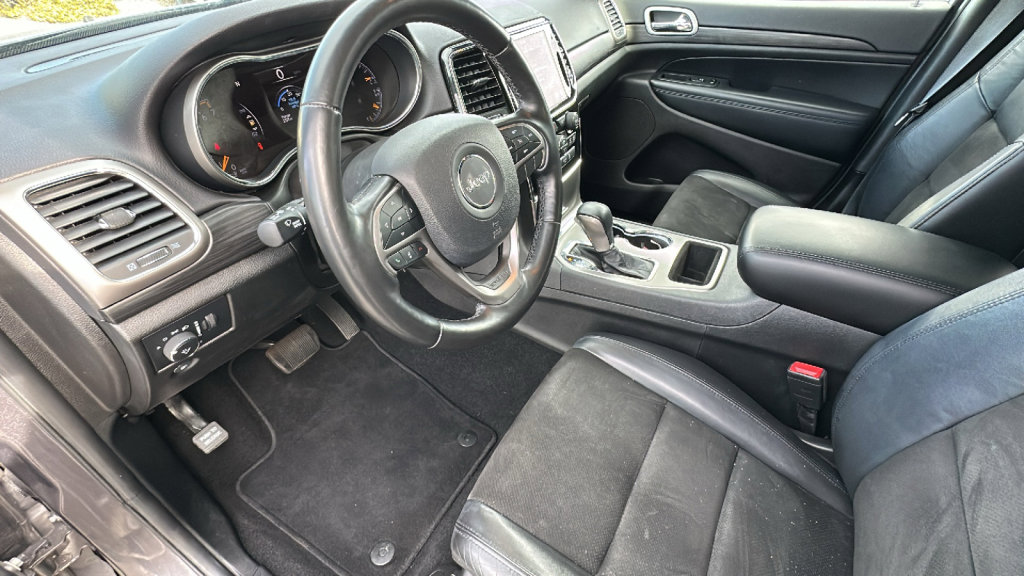 Used 2021 Jeep Grand Cherokee Laredo X image 10