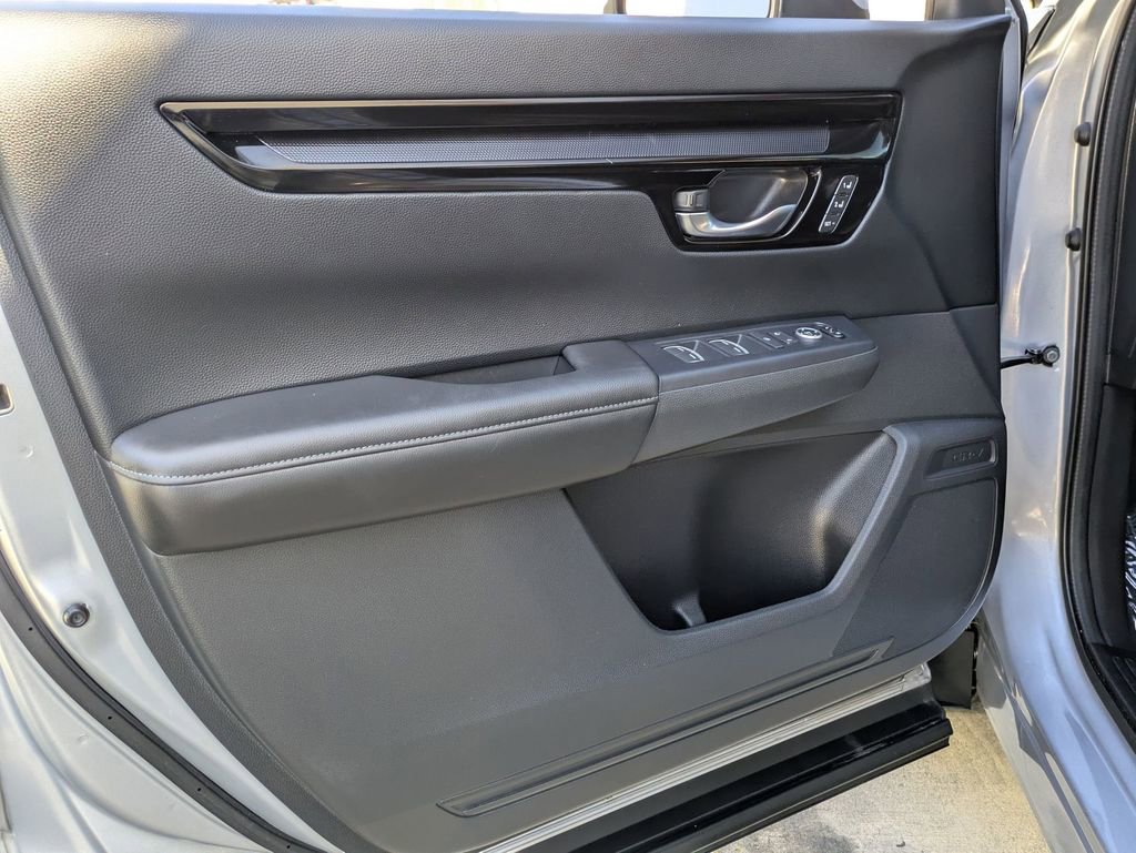 Used 2025 Honda CR-V EX-L image 11
