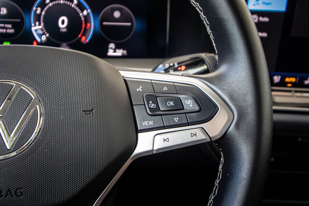 Certified 2025 Volkswagen Tiguan SE image 38