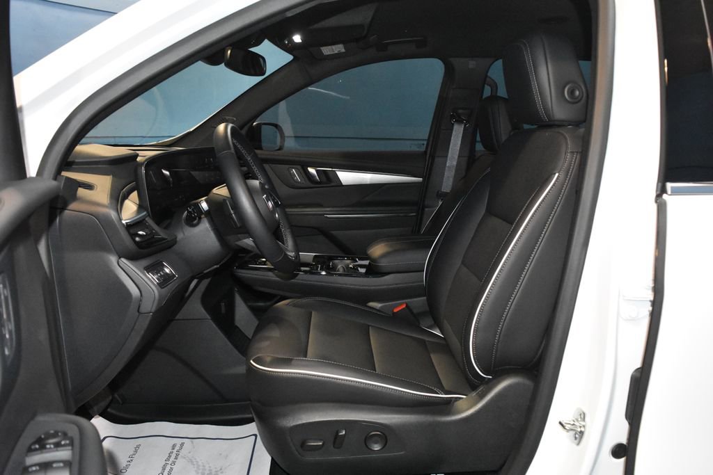 Used 2025 Buick Enclave Preferred w/ Power Package image 9