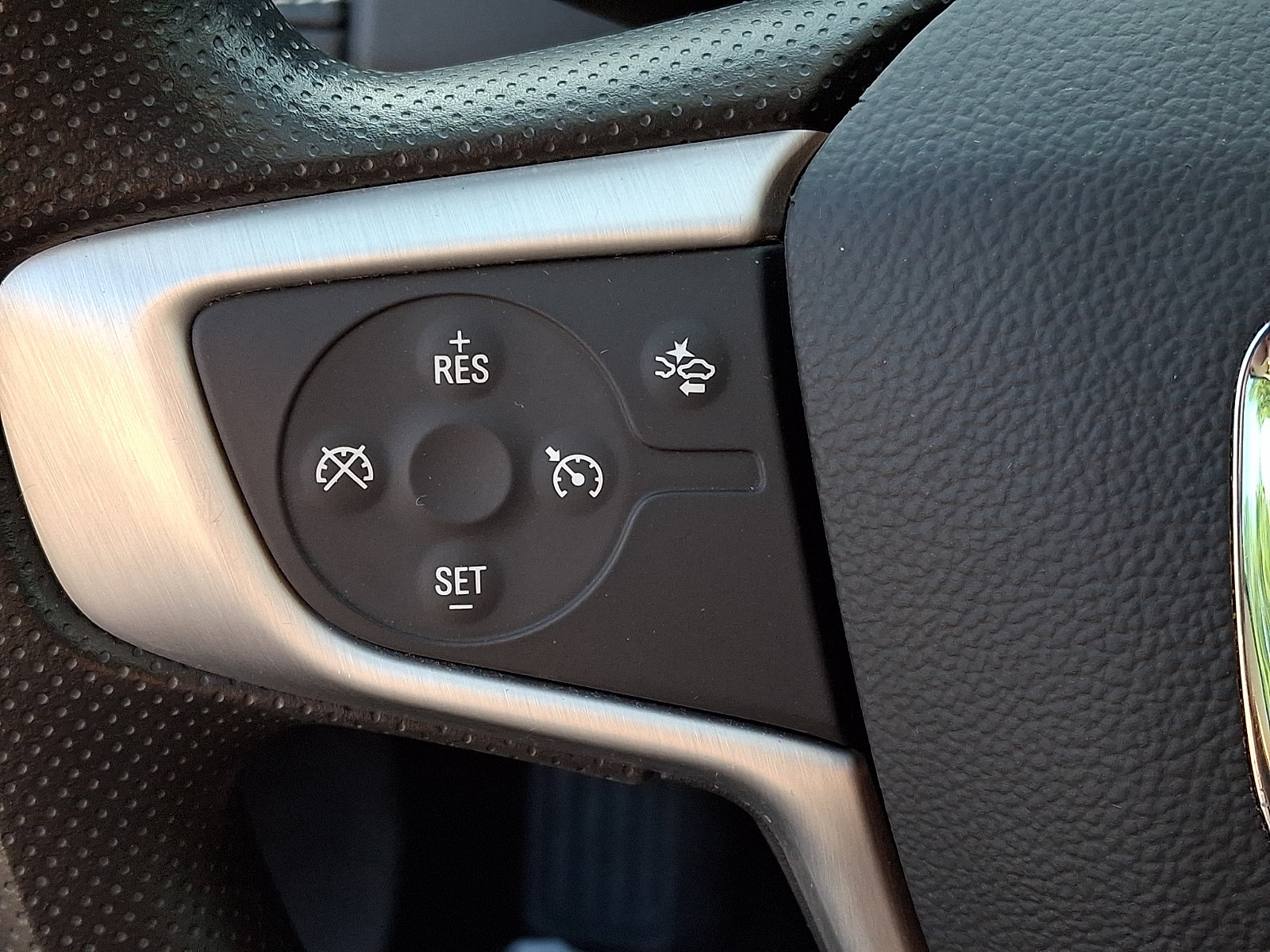 Used 2023 GMC Acadia SLE FWD image 21