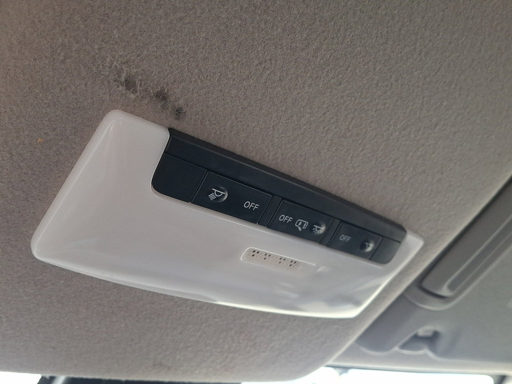 Used 2024 Nissan Versa SV FWD image 31