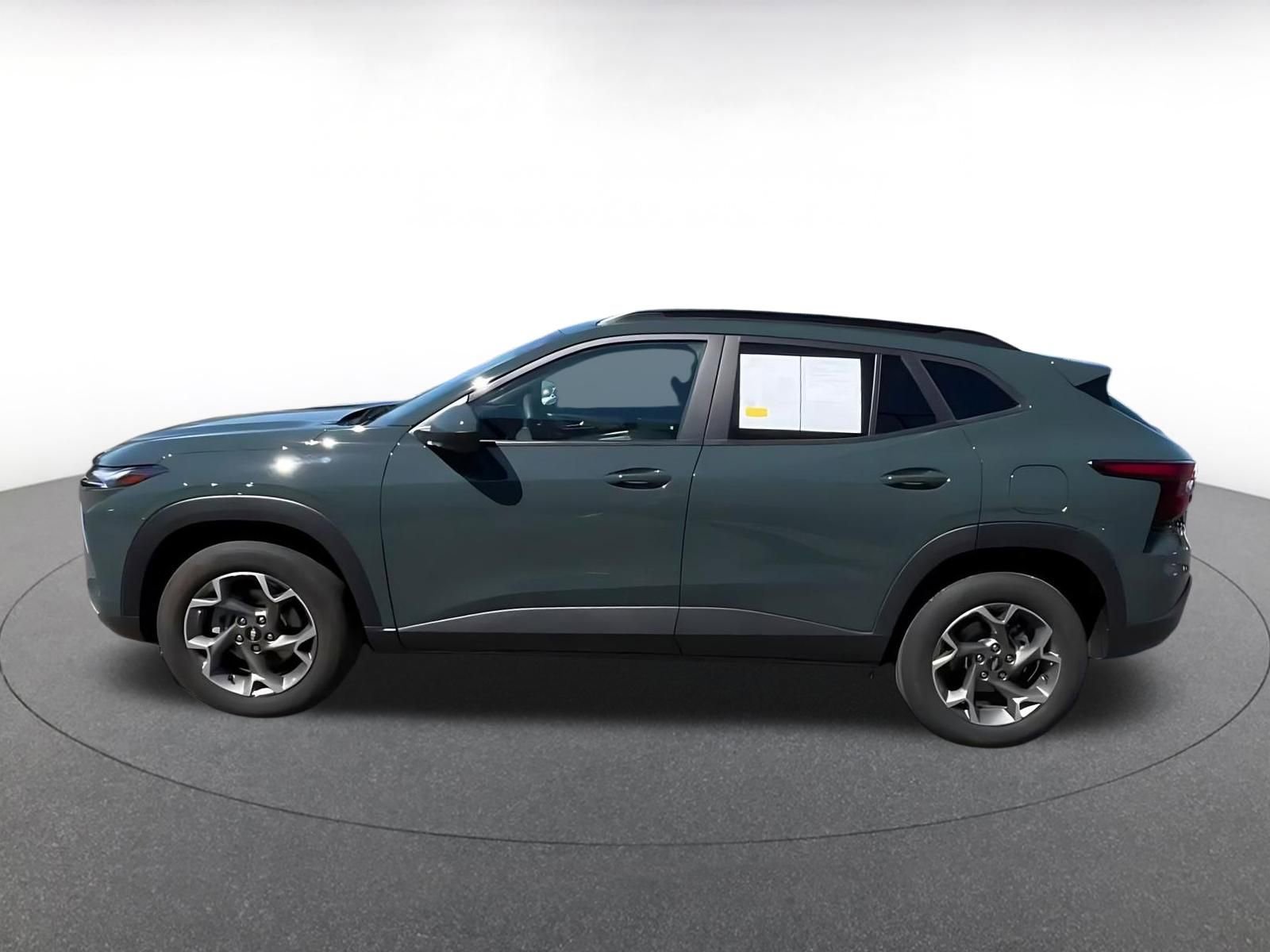 Used 2025 Chevrolet Trax LT image 8