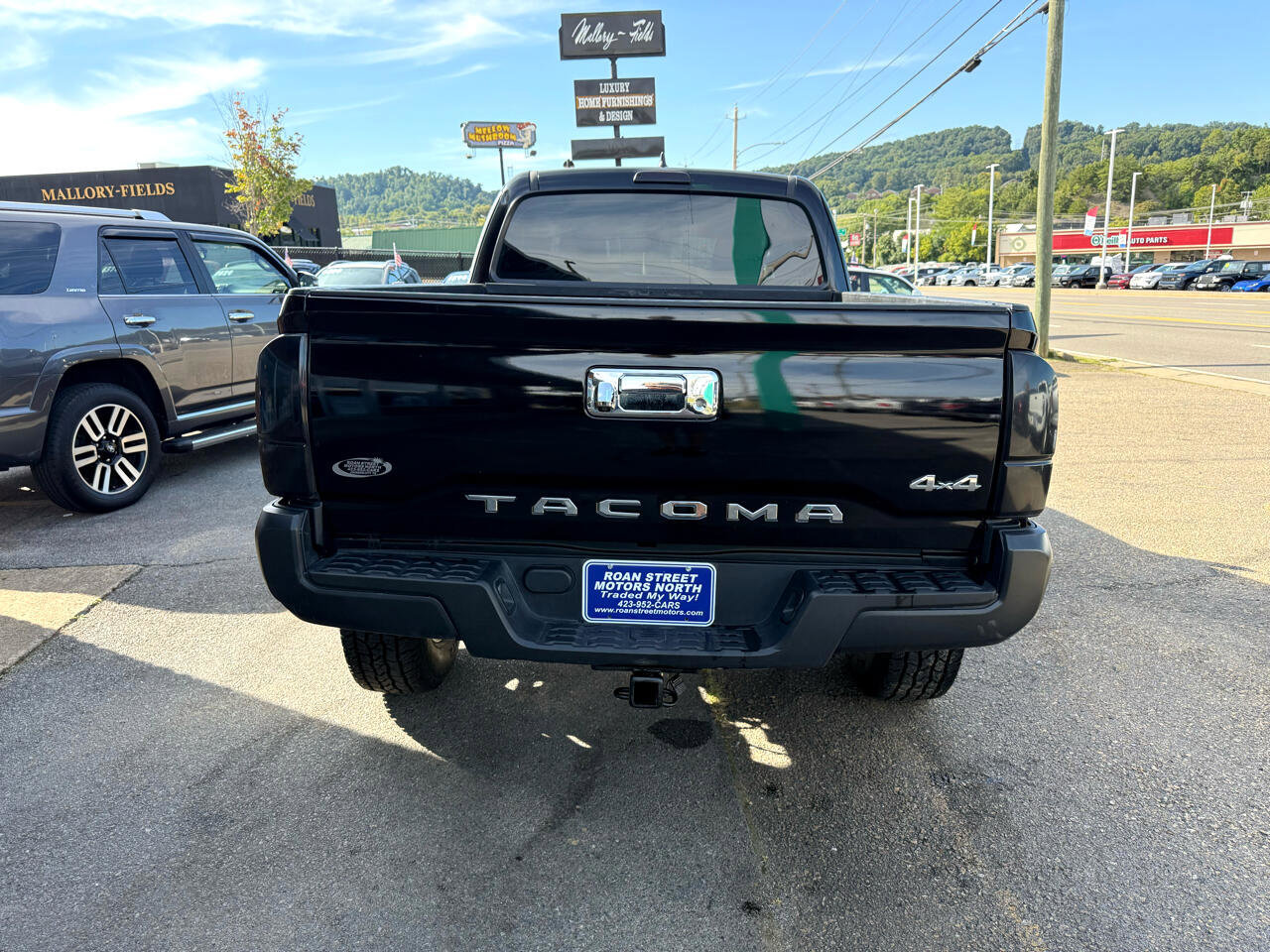 Used 2017 Toyota Tacoma SR image 5