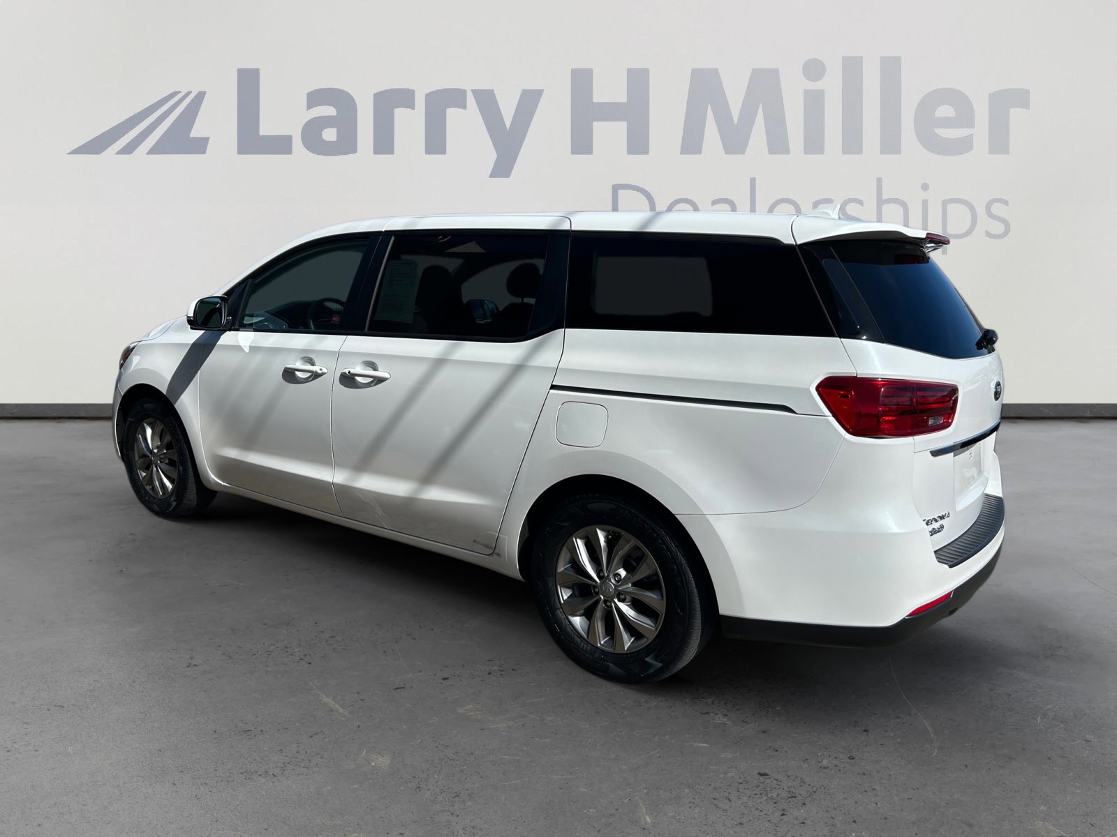 Used 2021 Kia Sedona LX image 4