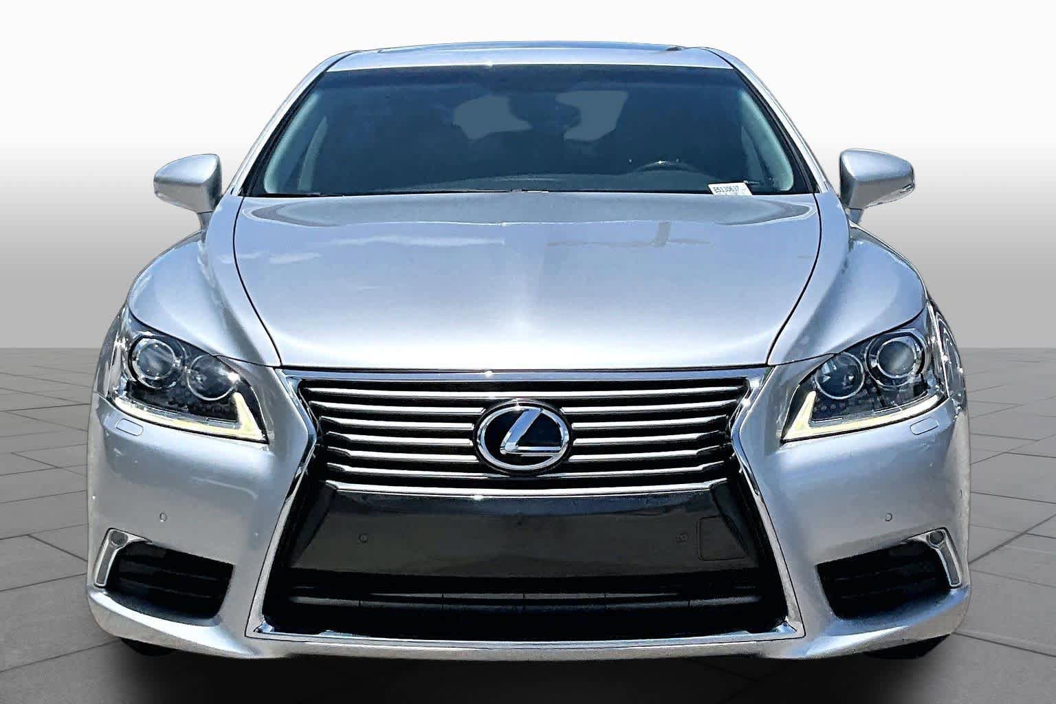 Used 2014 Lexus LS 460 w/ Comfort Package RWD image 4