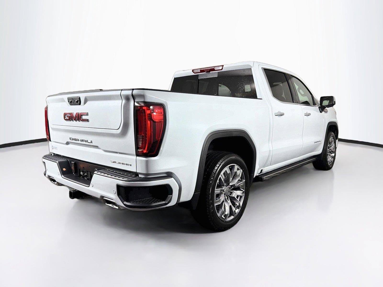 Used 2026 GMC Sierra 1500 Denali w/ Denali Reserve Package AWD/4WD image 11