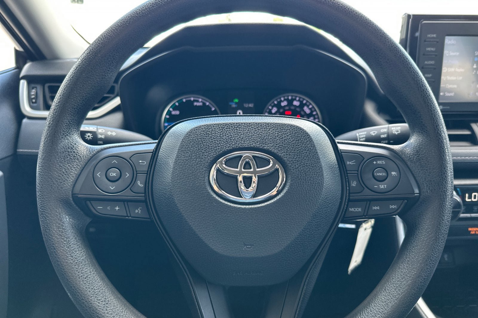Used 2021 Toyota RAV4 LE AWD/4WD image 22