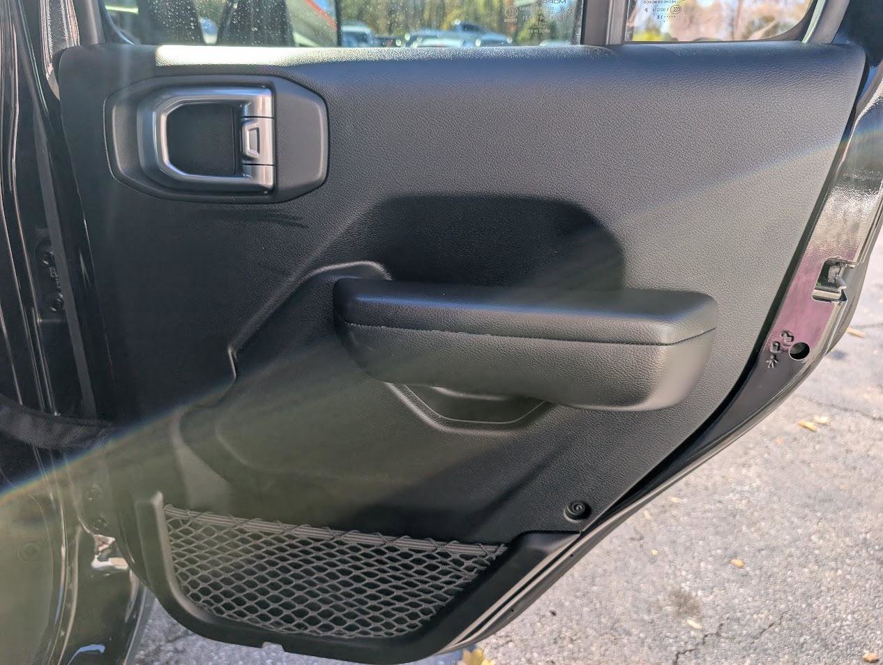 Used 2018 Jeep Wrangler Unlimited Sport S AWD/4WD image 37