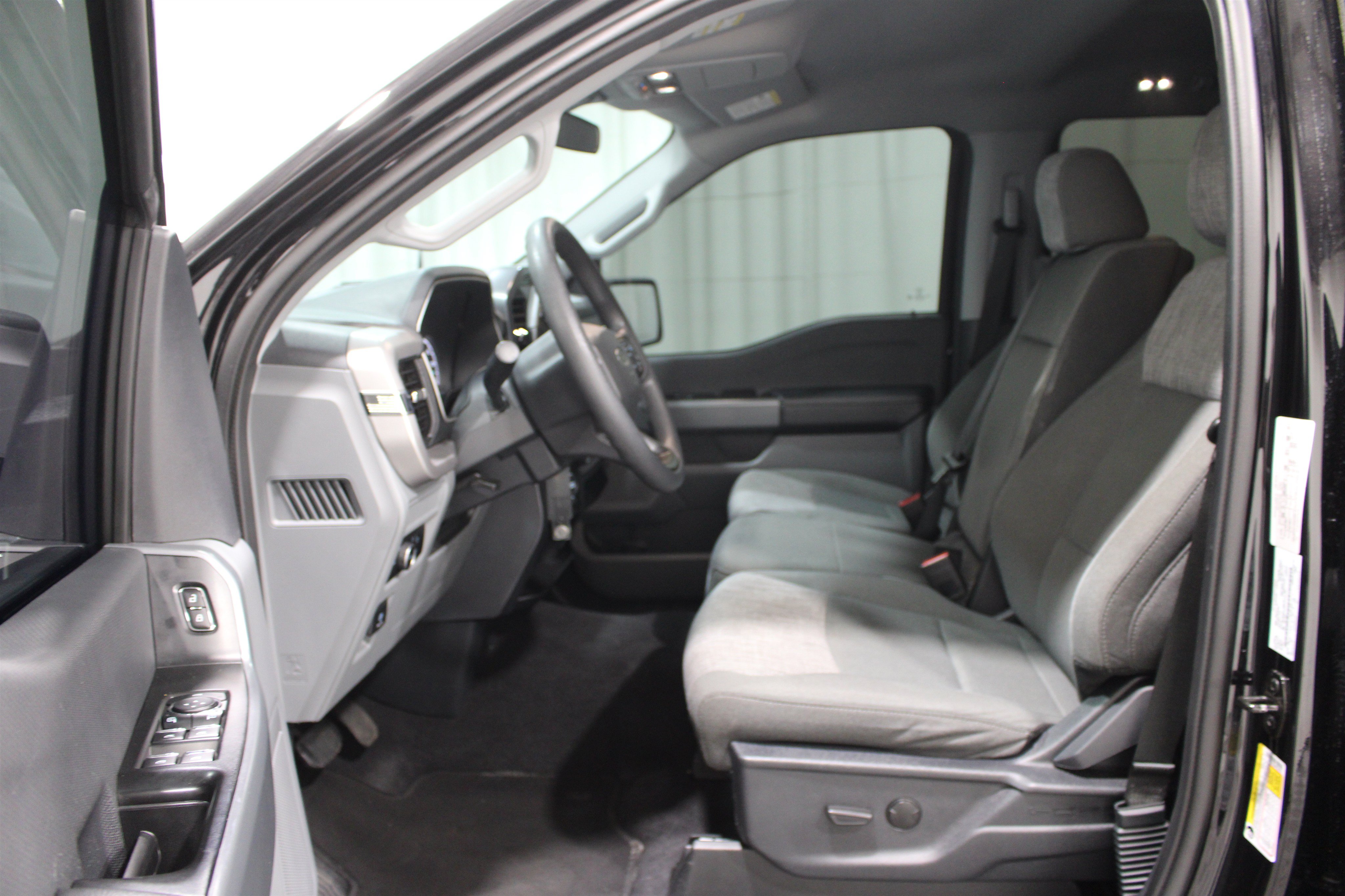 Used 2023 Ford F150 XLT AWD/4WD image 3