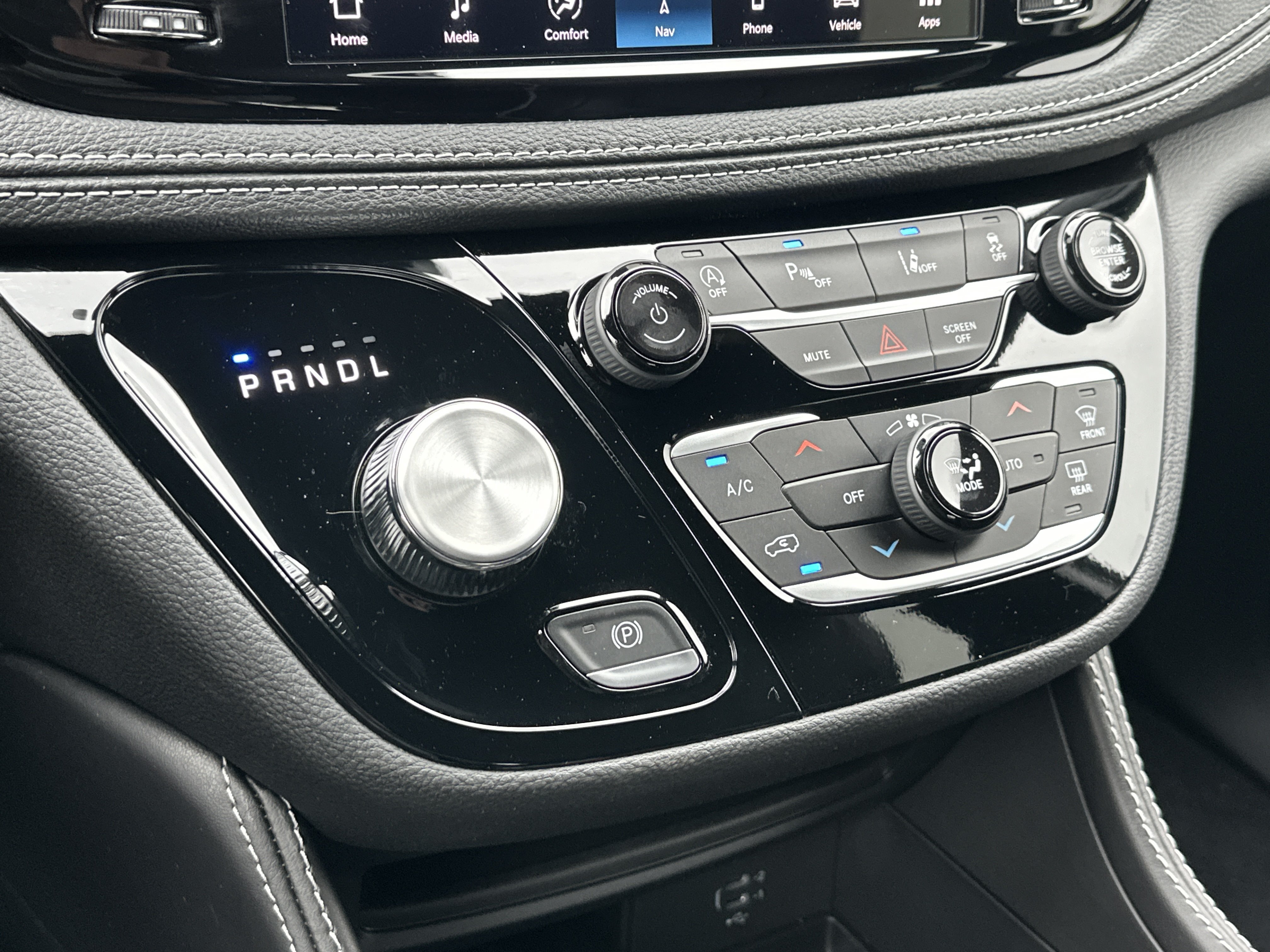 New 2027 Chrysler Pacifica Limited FWD image 6