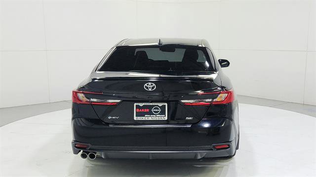 Used 2025 Toyota Camry SE w/ Convenience Package FWD image 7