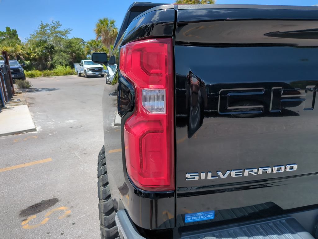 Used 2019 Chevrolet Silverado 1500 LTZ w/ LTZ Plus Package AWD/4WD image 12