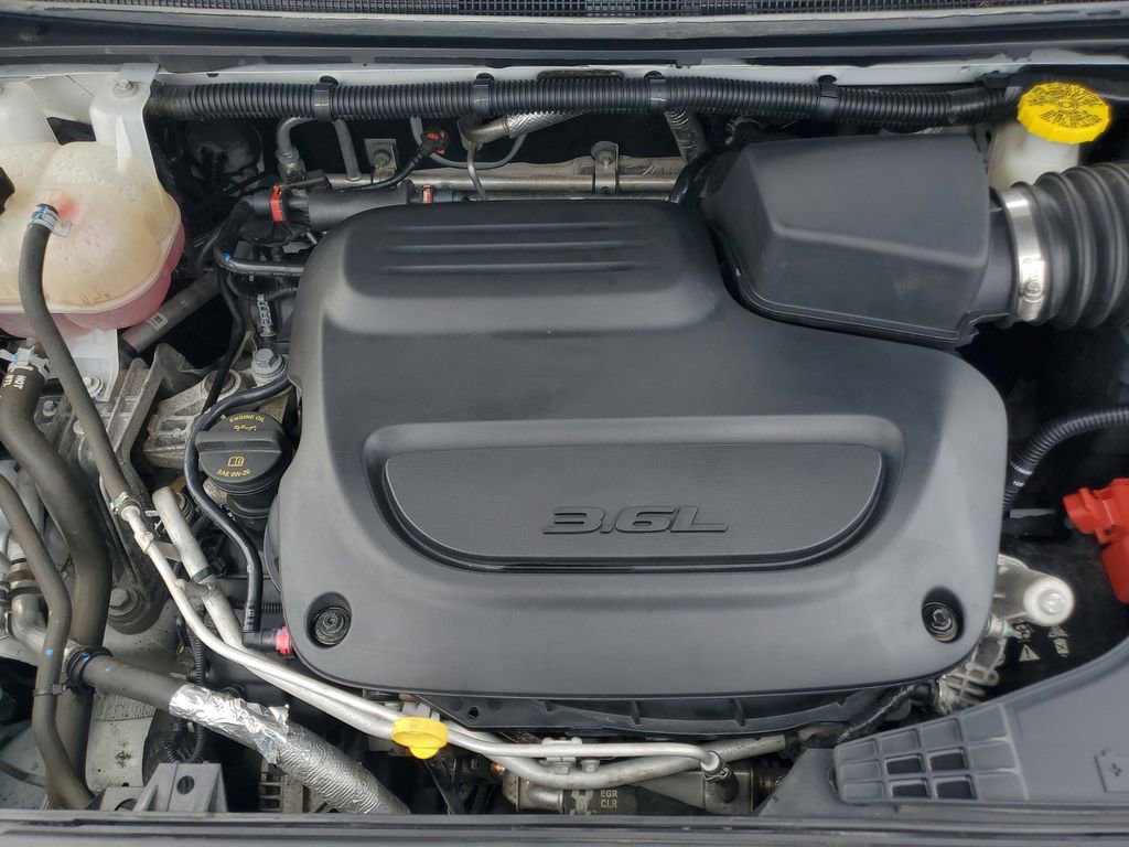 Used 2023 Chrysler Pacifica Touring-L FWD image 12