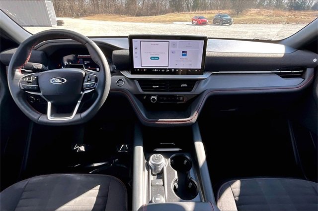 Used 2025 Ford Explorer ST-Line w/ ST-Line Street Pack image 15