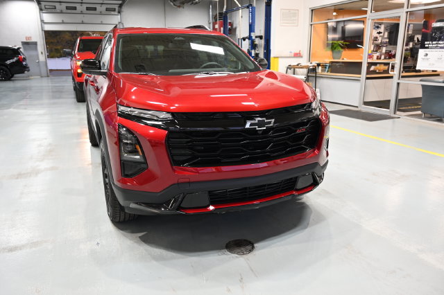 New 2027 Chevrolet Equinox RS w/ Convenience Package III FWD image 3