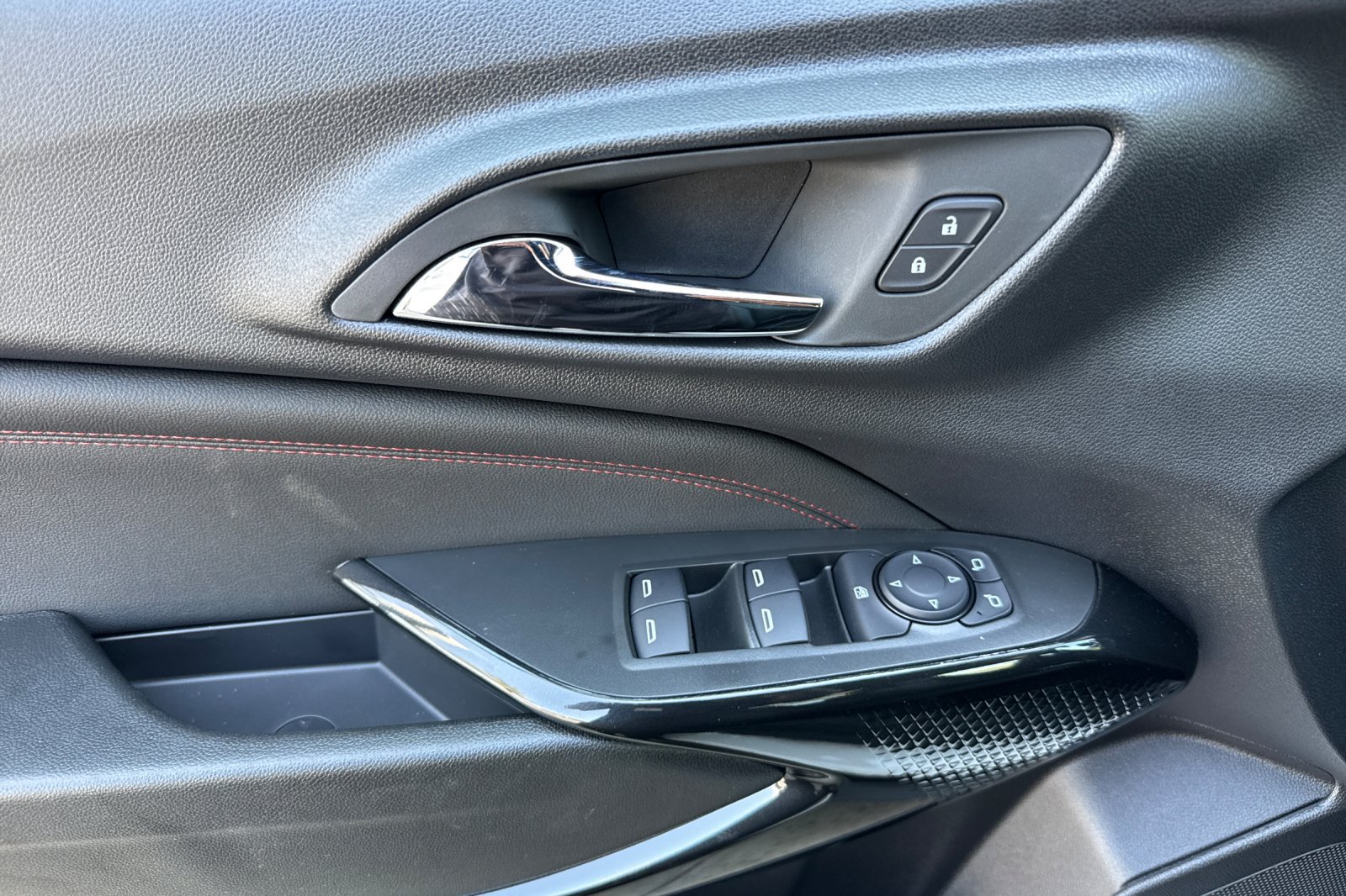 New 2026 Chevrolet Trax RS w/ Driver Confidence Package FWD image 10