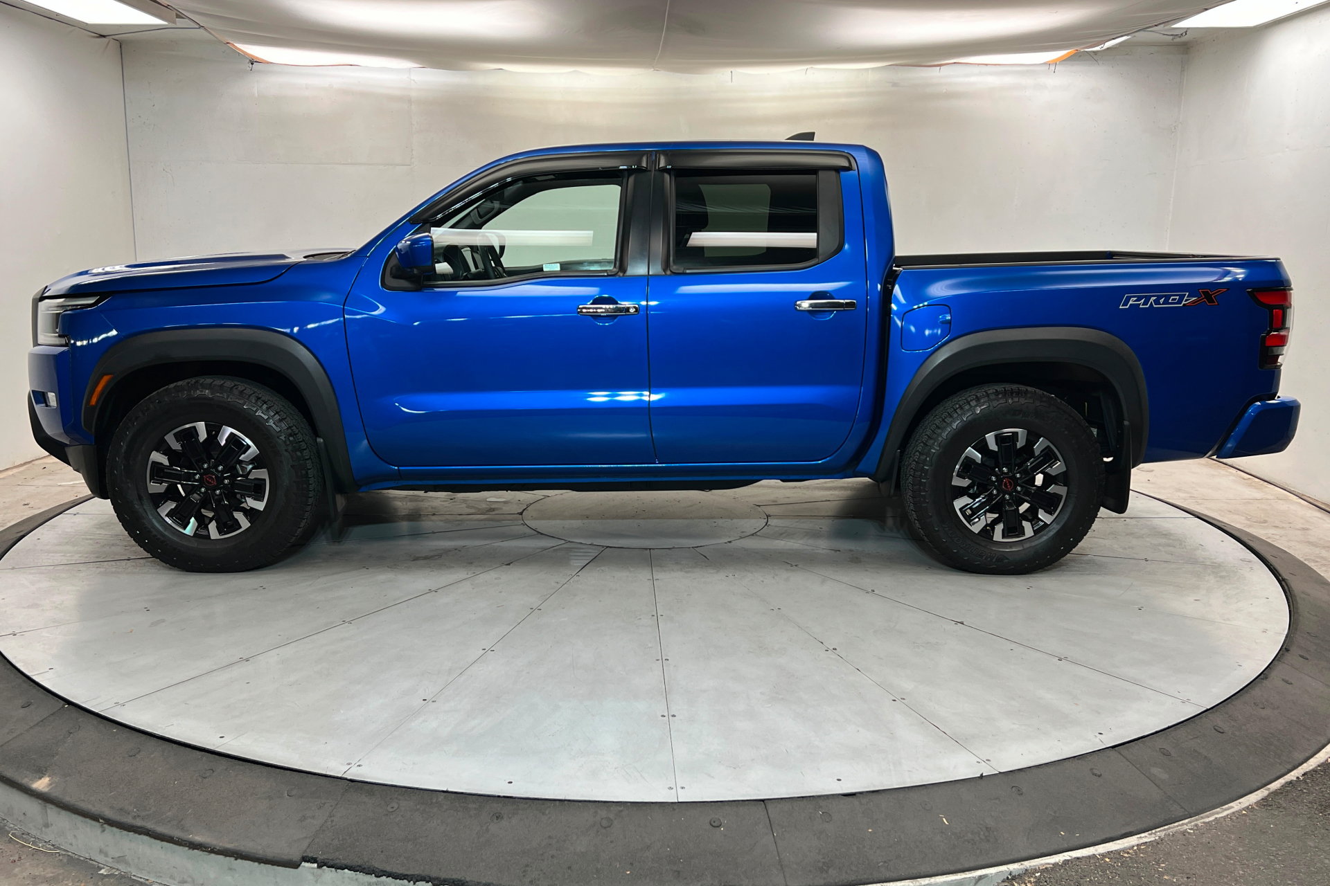 Used 2024 Nissan Frontier Pro-X w/ Pro Convenience Package RWD image 2