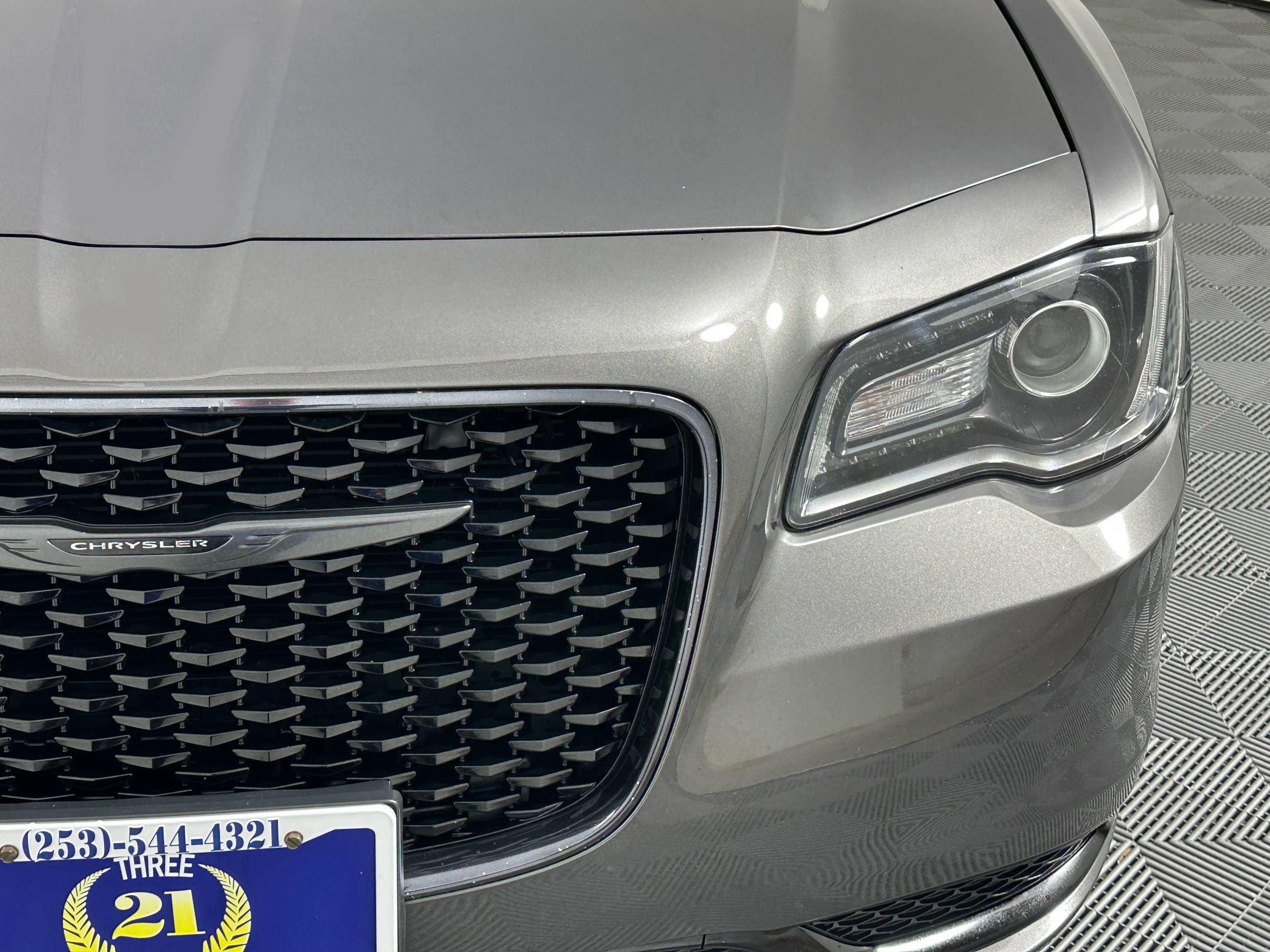 Used 2021 Chrysler 300 Touring w/ Sport Appearance Package RWD image 4