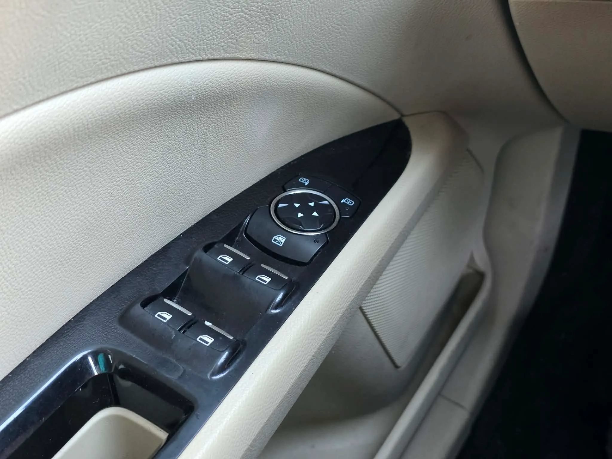 Used 2013 Ford Fusion SE FWD image 24