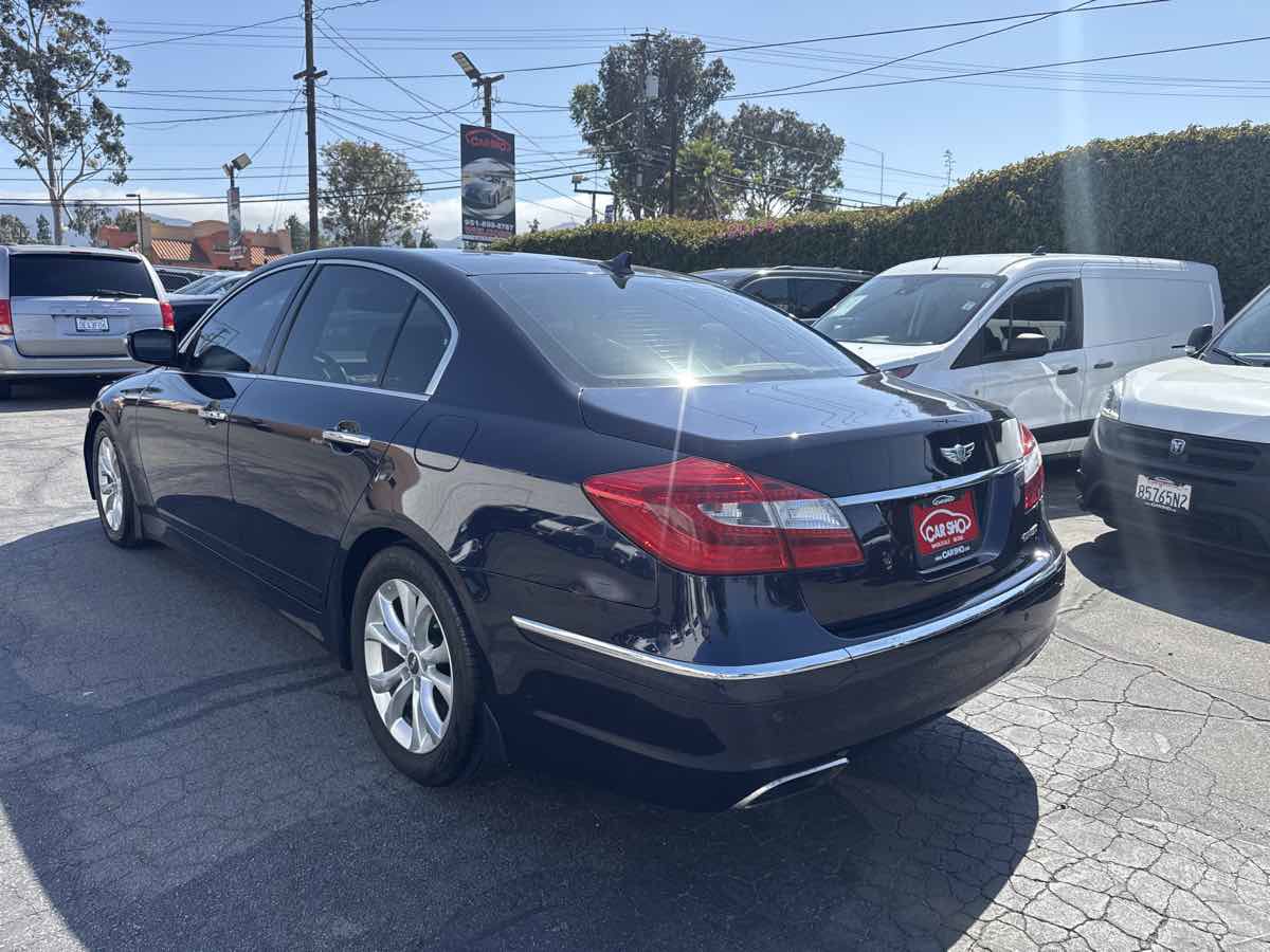 Used 2012 Hyundai Genesis 3.8 RWD image 5