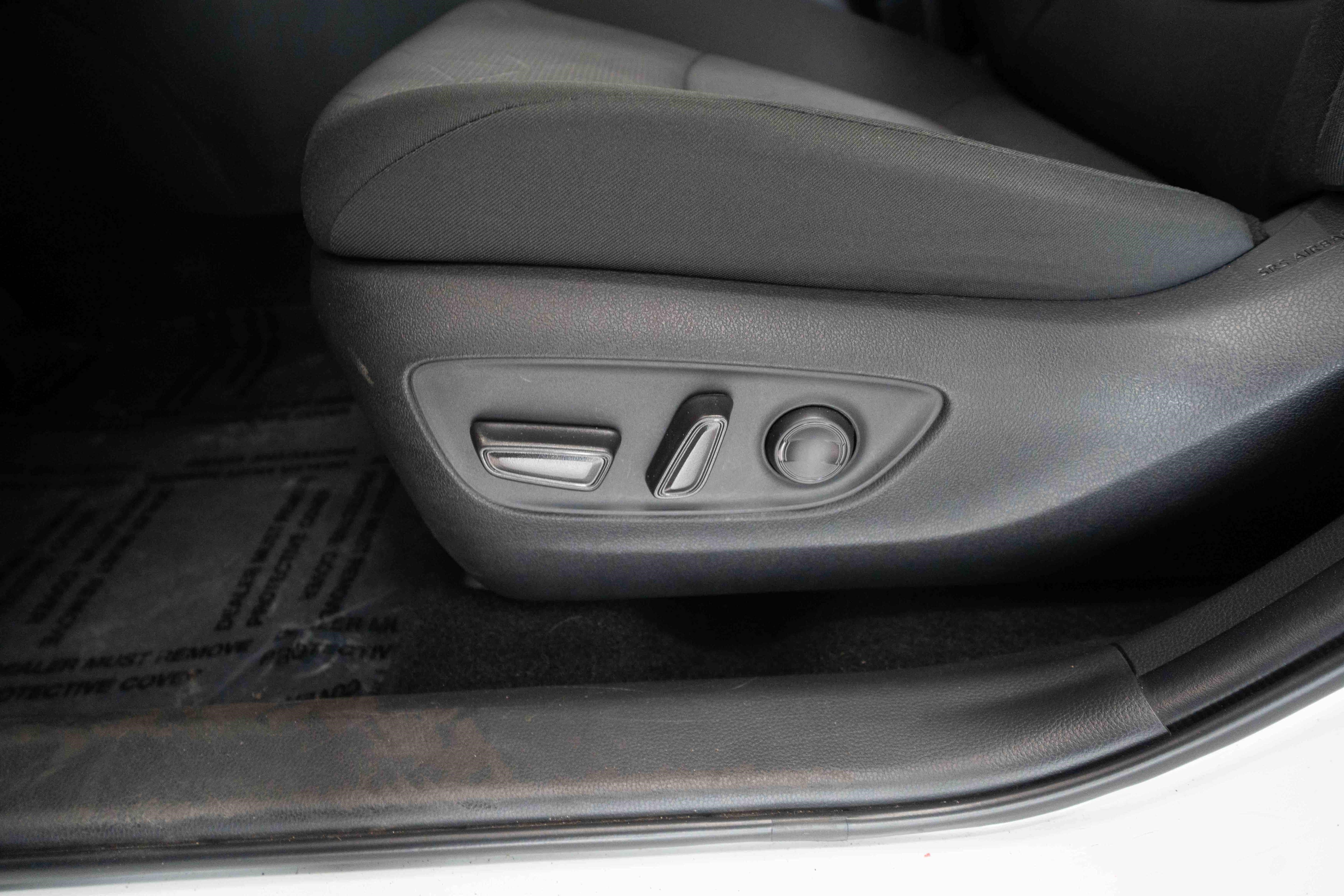 Used 2023 Toyota RAV4 XLE AWD/4WD image 12