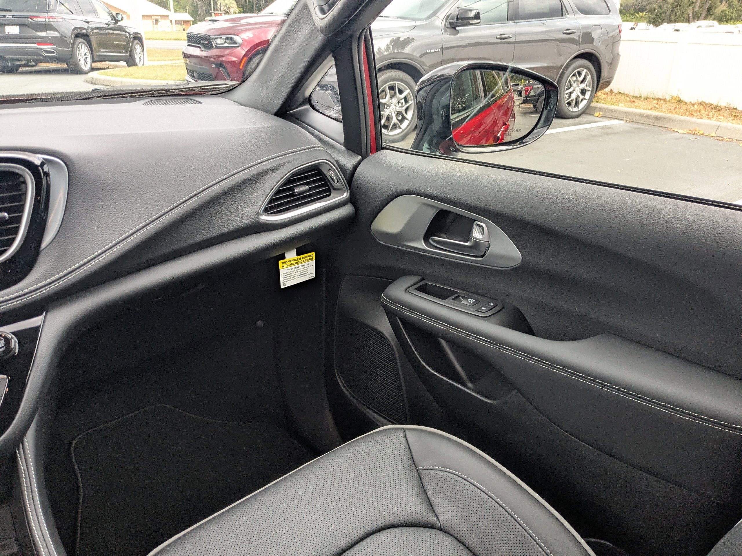 New 2026 Chrysler Pacifica Limited w/ S Appearance Package image 17