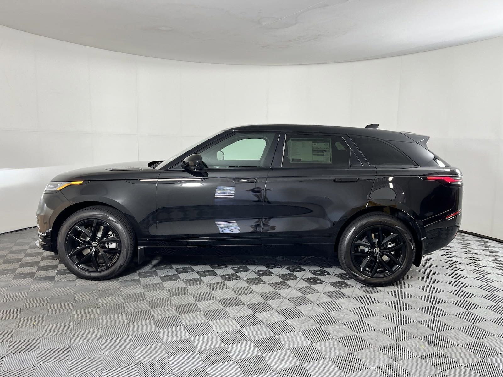 Used 2025 Land Rover Range Rover Velar Dynamic SE image 2