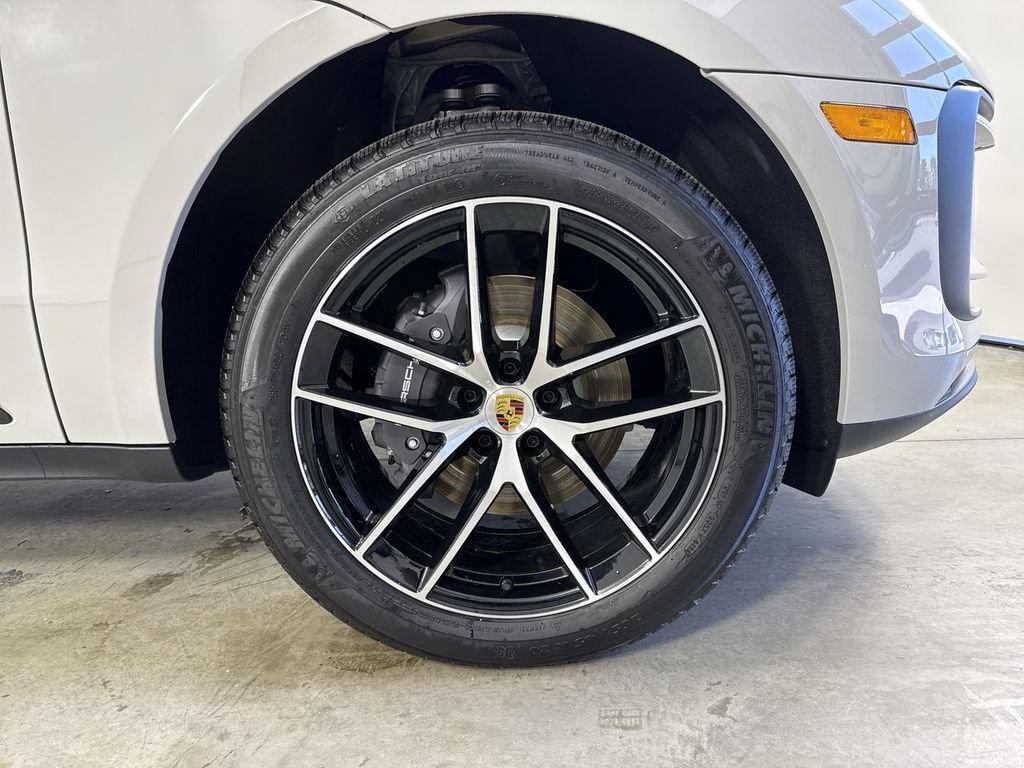 New 2026 Porsche Macan AWD/4WD image 15