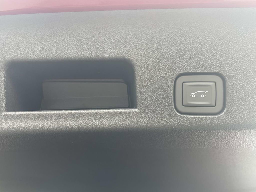 New 2026 Chevrolet Traverse High Country image 12