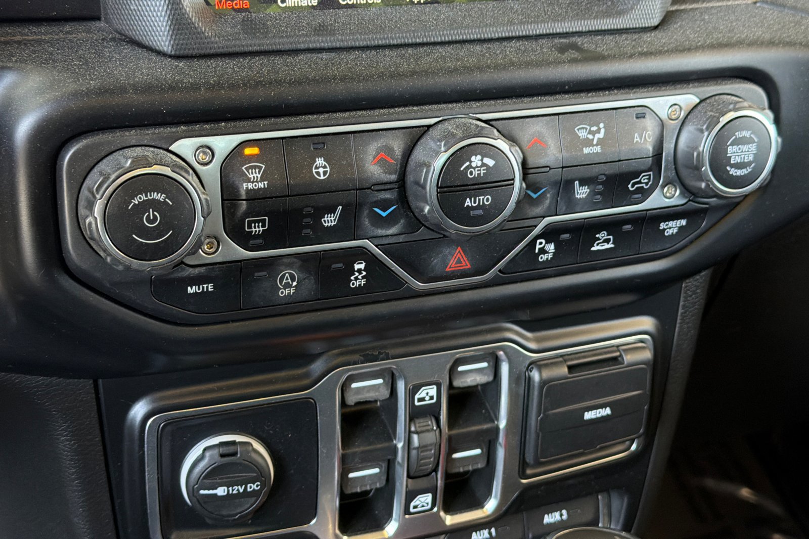 Used 2021 Jeep Wrangler Unlimited Sahara AWD/4WD image 26