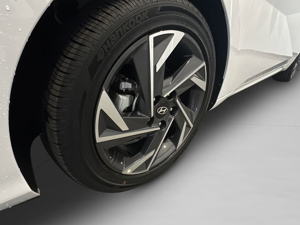Certified 2025 Hyundai Elantra Limited image 4
