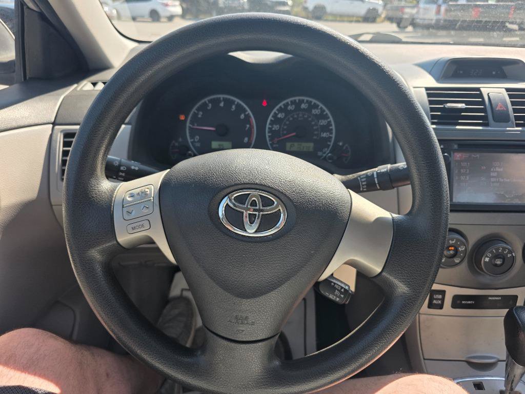 Used 2013 Toyota Corolla LE FWD image 13