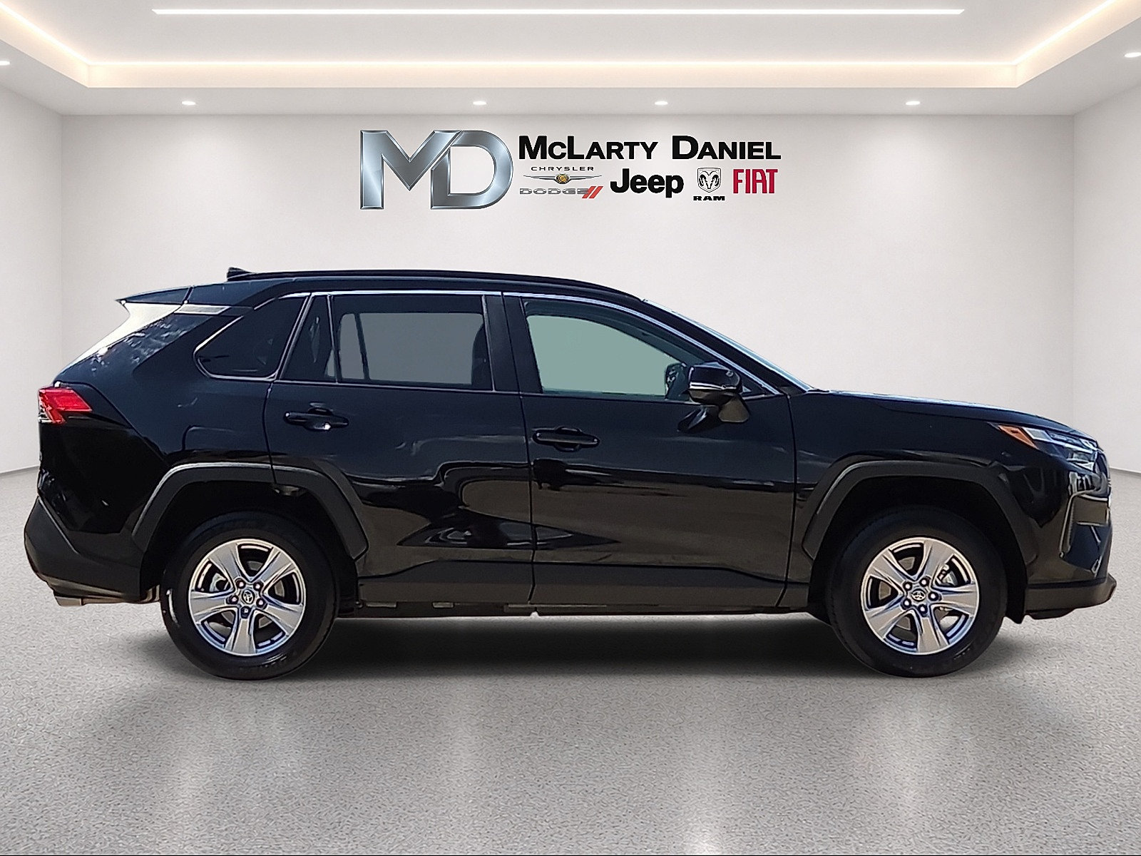 Used 2025 Toyota RAV4 XLE AWD/4WD image 6