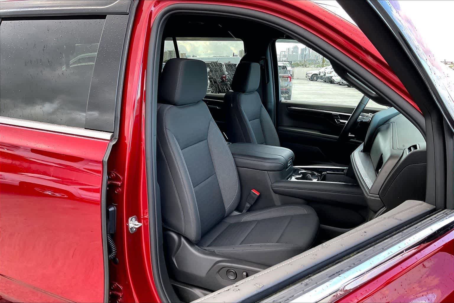 Used 2025 Chevrolet Tahoe LS AWD/4WD image 13