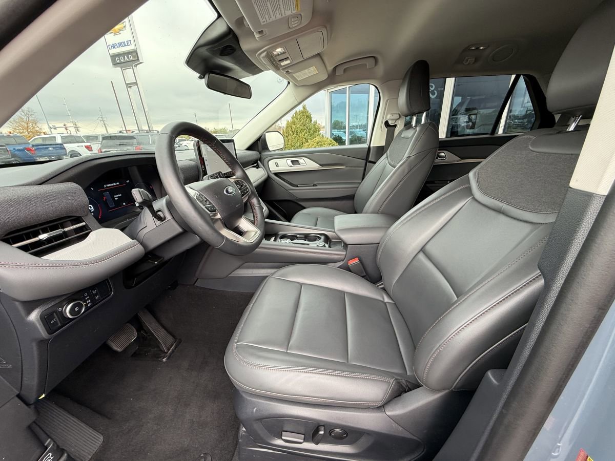 Used 2025 Ford Explorer Active w/ Active Comfort Package image 12