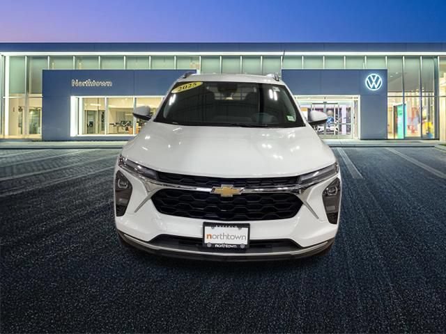 Used 2025 Chevrolet Trax LT FWD image 5