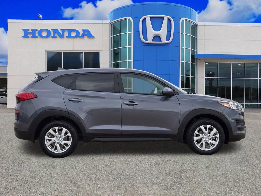 Used 2021 Hyundai Tucson SE FWD image 2