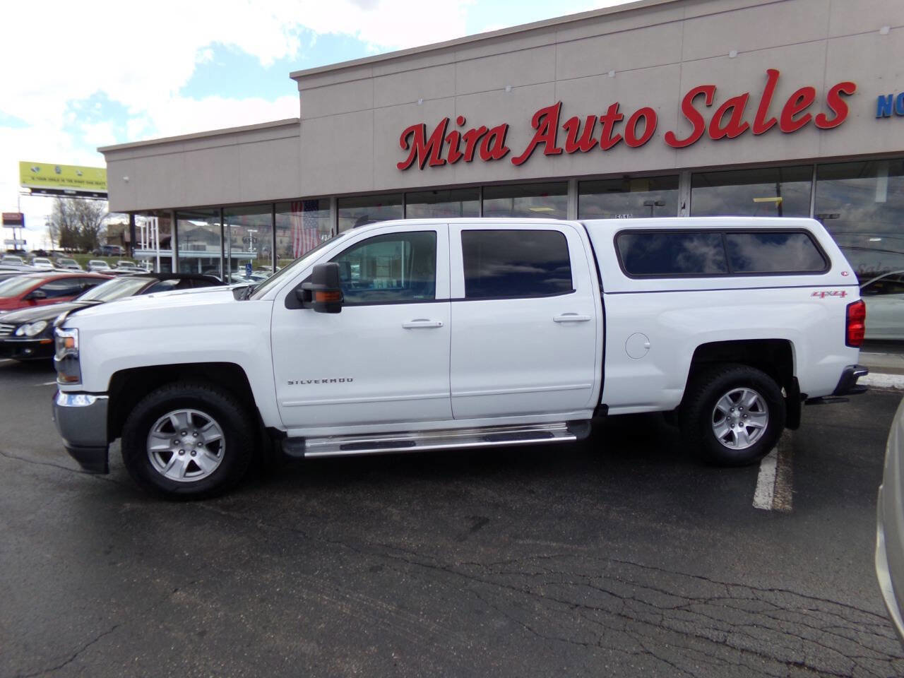 Used 2017 Chevrolet Silverado 1500 LT w/ All Star Edition AWD/4WD image 2