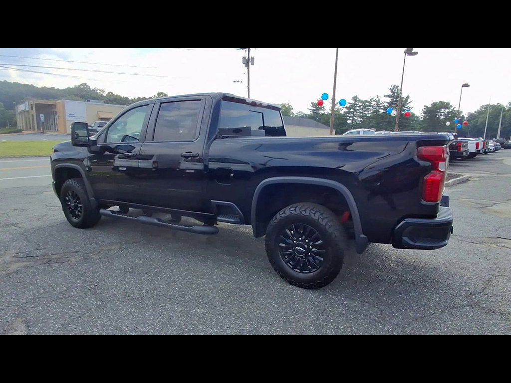 Used 2022 Chevrolet Silverado 2500 LT w/ Midnight Edition AWD/4WD image 6