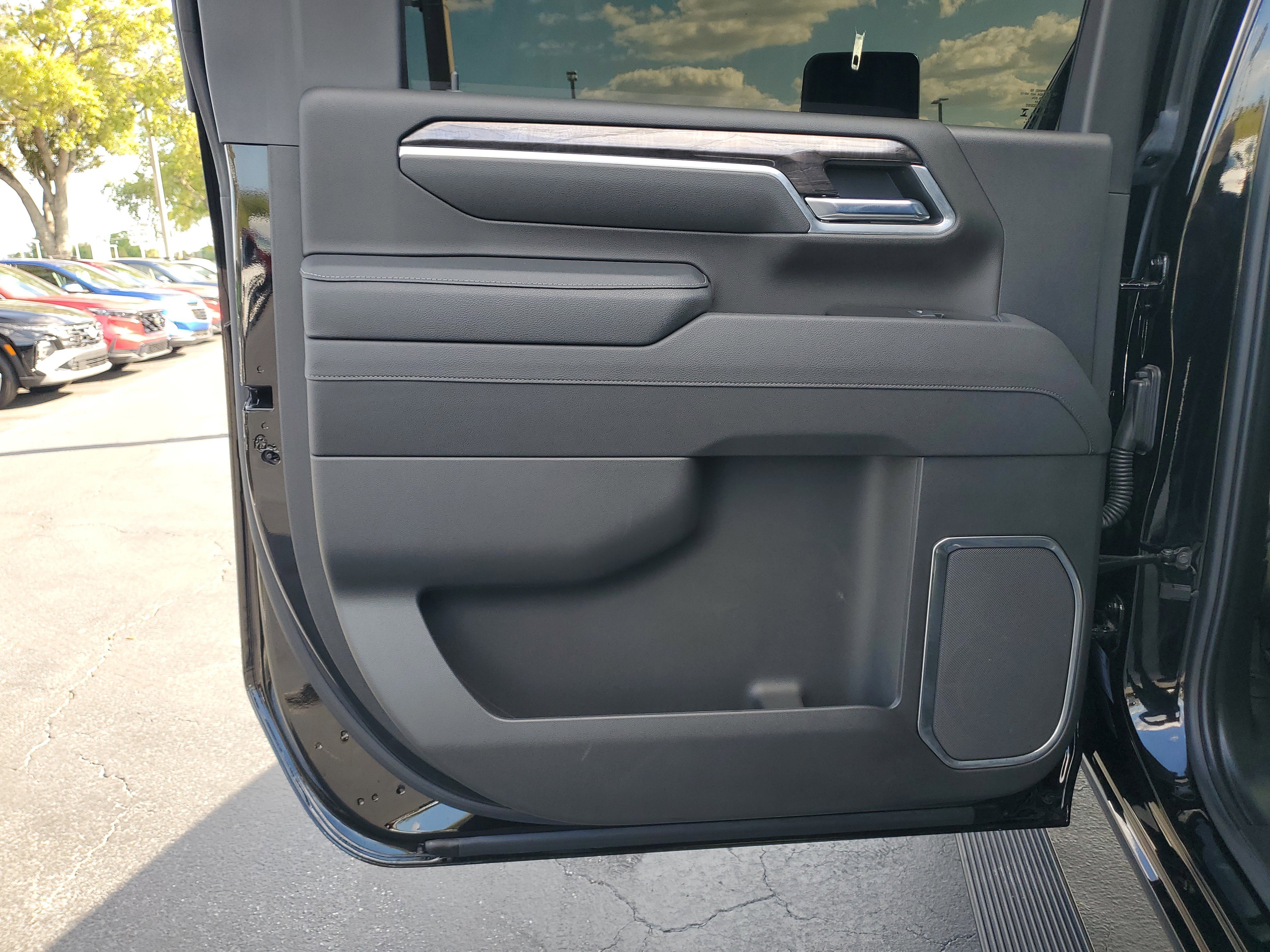 Used 2025 Chevrolet Silverado 3500 LTZ w/ LTZ Plus Package image 12