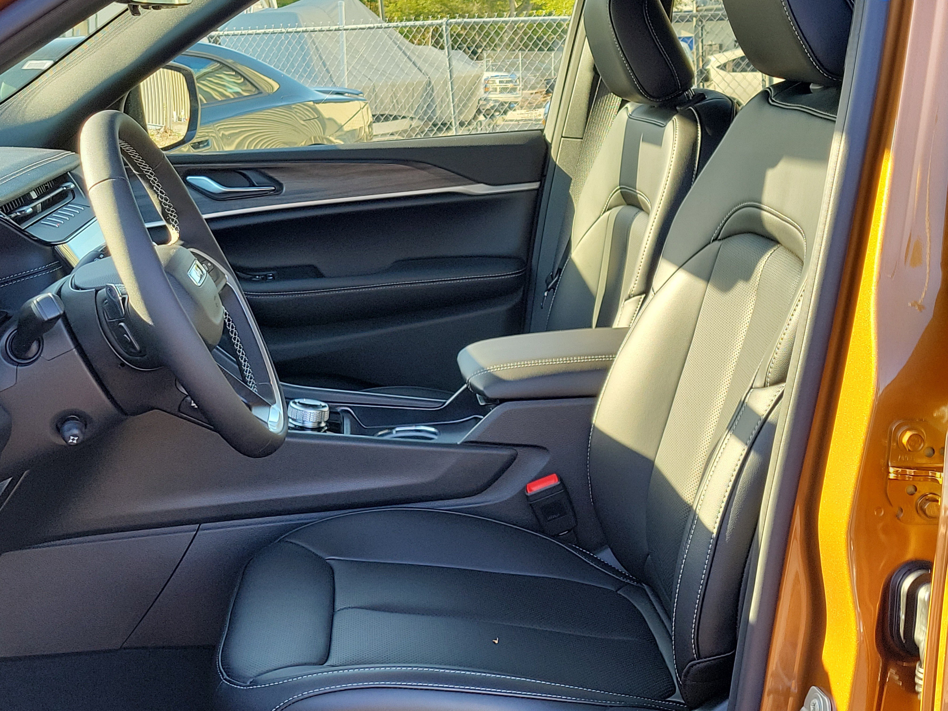 New 2026 Jeep Grand Cherokee Limited w/ Luxury Tech Group II RWD image 18