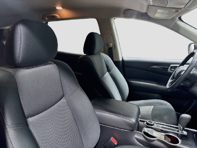 Used 2020 Nissan Pathfinder S AWD/4WD image 24