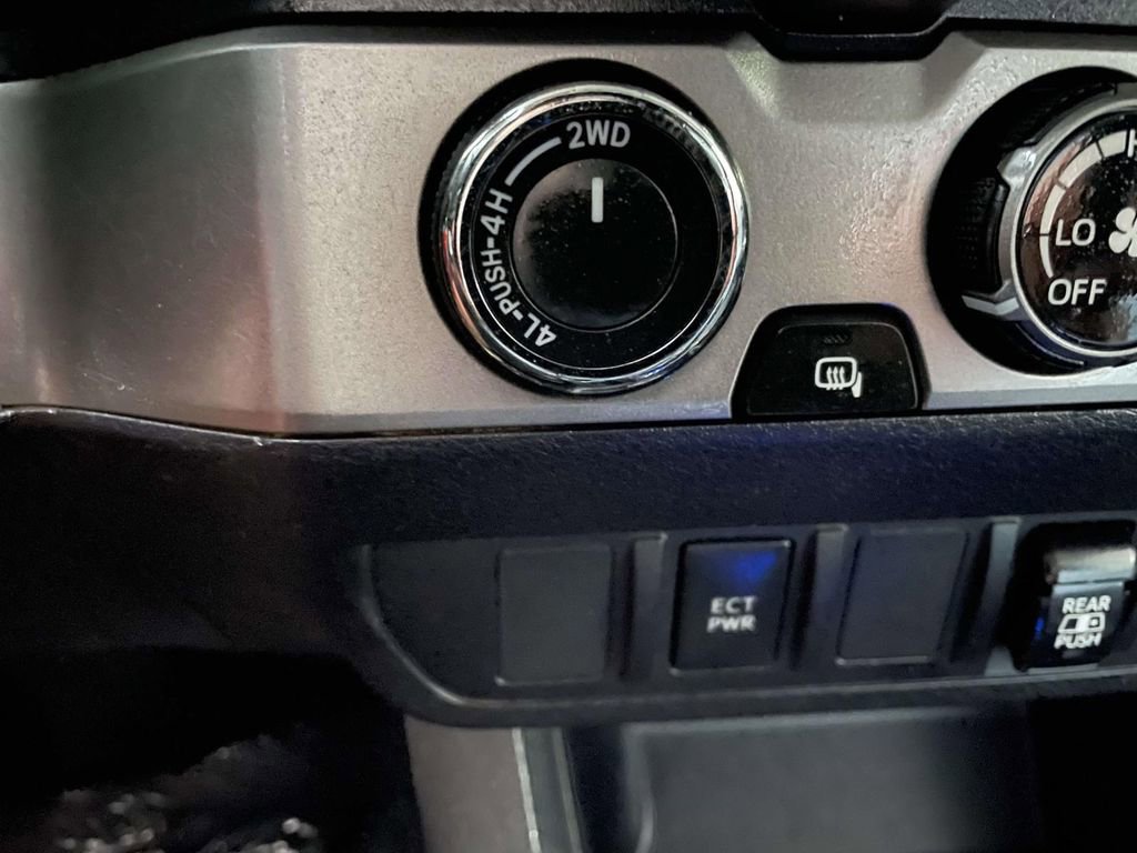 Used 2020 Toyota Tacoma SR5 image 40