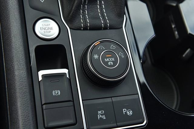 Certified 2023 Volkswagen Atlas SEL Premium AWD/4WD image 17