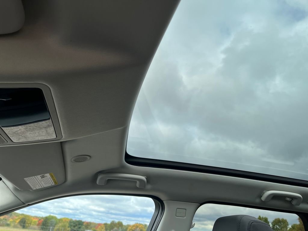 Used 2025 Land Rover Discovery Sport S image 23