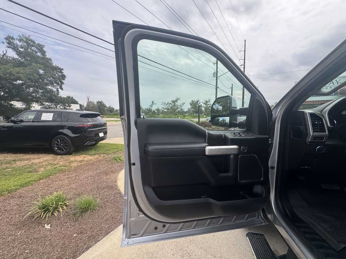 Used 2021 Ford F250 Lariat w/ Lariat Ultimate Package AWD/4WD image 28