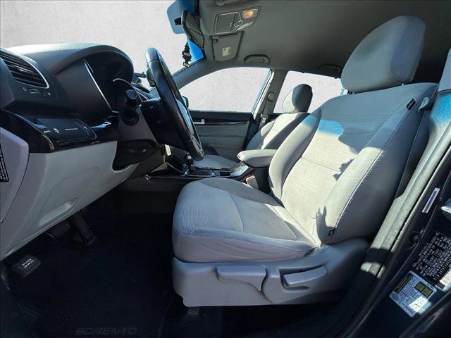 Used 2015 Kia Sorento LX image 14